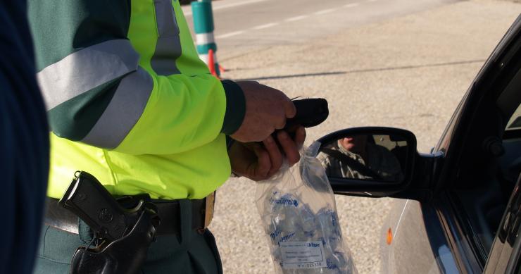 multas de 200 euros por llevar la compra en el asiento trasero