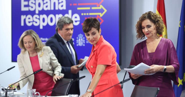 El Gobierno mantiene en el 4,3% su previsión de PIB en 2022, pero recorta ocho décimas la de 2023, al 2,7%