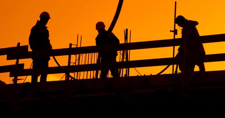 El paro en la construcción toca mínimos de 15 años y el empleo vuelve a niveles de 2011