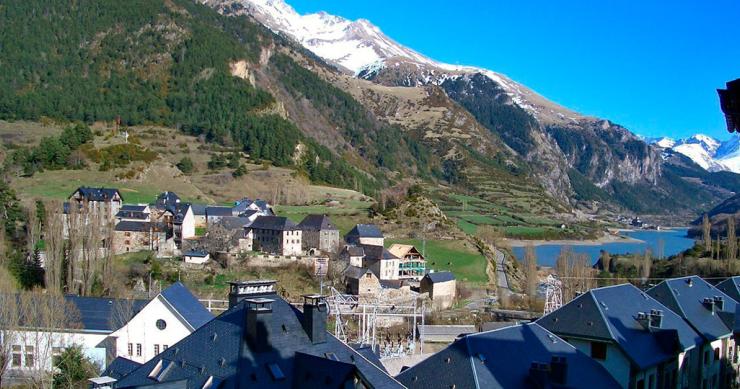 Huye del calor, en venta más de 500 casas en los pueblos más frescos desde 20.000 euros