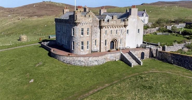 Se vende isla remota con castillo incluido en Escocia por ‘solo’ 2 millones