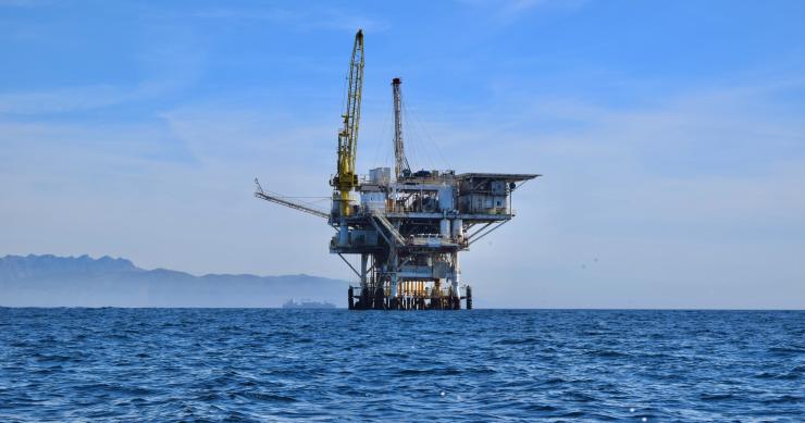 El precio del barril de petróleo se hunde por el temor a la recesión