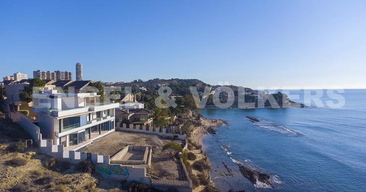 En venta una villa única en Alicante: a pie de playa y en un parque natural por 5,9 millones
