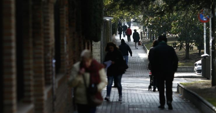 Gente paseando, paseo, caminando, andando