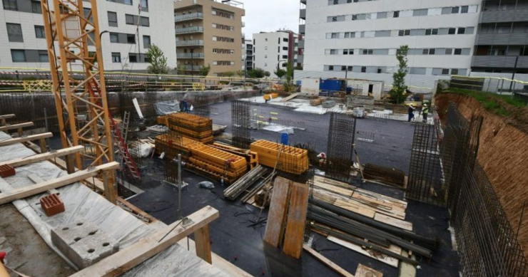 Barcelona firma un crédito de 145 millones para levantar 1.100 viviendas sociales 