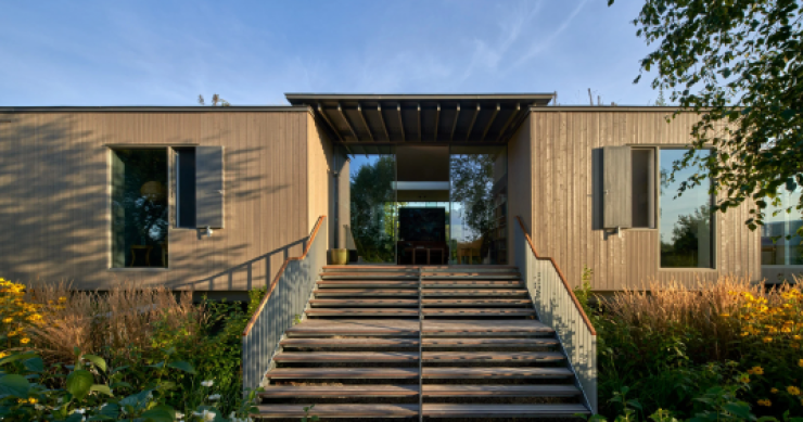 Una casa prefabricada a orillas del Támesis capaz de resistir inundaciones