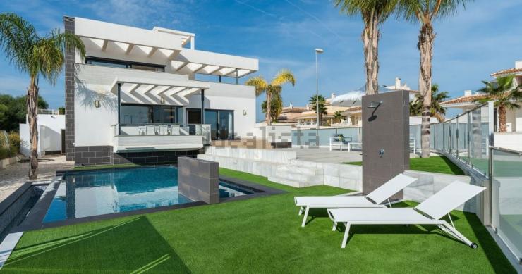 Los pueblos (no costeros) preferidos por los extranjeros para comprar casa