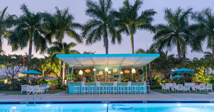 El trabajo soñado existe: Hotels.com te paga por viajar a los 10 mejores hoteles de playa retro
