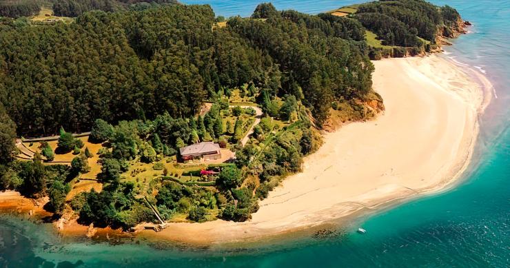 Así es la casa con las tardes de sol más largas de España: una joya frente al Atlántico