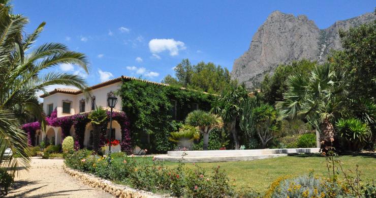 Se vende un bonito hotel rural con vistas al mar en Benidorm por 1,3 millones