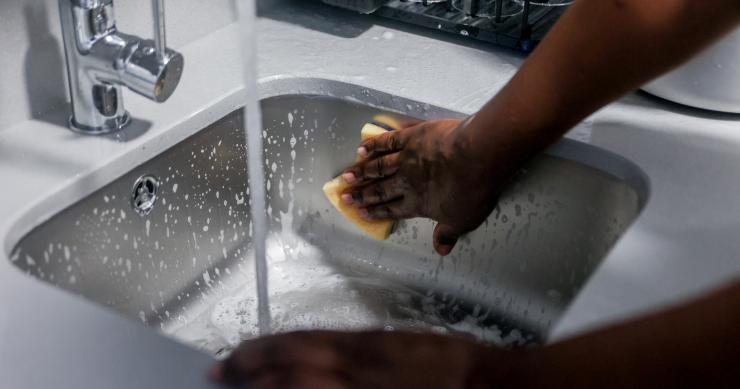 Una empleada de hogar.