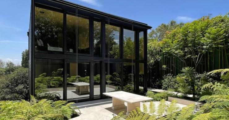 Una casa prefabricada de aluminio que se puede personalizar y está lista en menos de dos meses