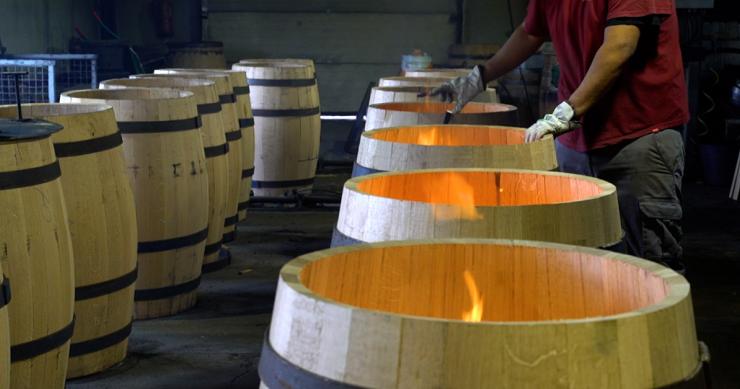 Tonelería Gangutia, de elaborar las barricas más antiguas de La Rioja a combatir la despoblación
