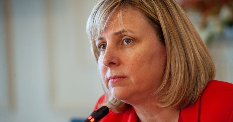 Archivo - Patricia Suárez, presidenta de Asufin, durante su intervención en el curso de verano organizado por la APIE en la UIMP de Santander.