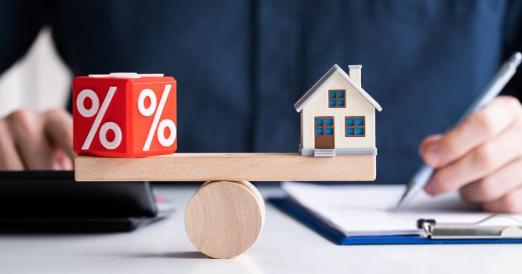 Las compraventas e hipotecas sobre viviendas siguen creciendo en agosto