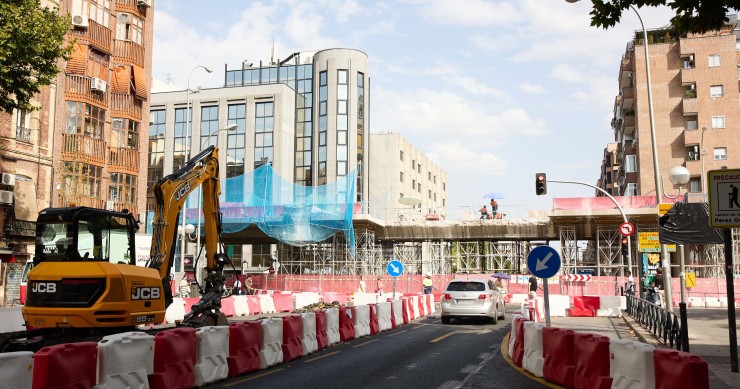 Archivo - Una grúa en una obra, a 10 de agosto de 2022, en Madrid (España)