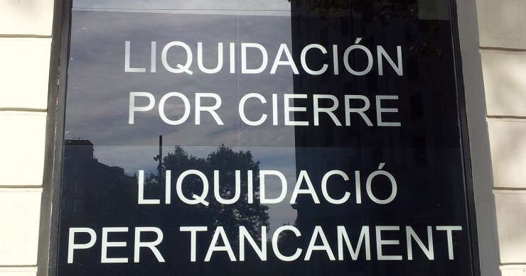 Archivo - Cartel de liquidación por cierre