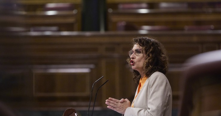 Archivo - La ministra de Hacienda y Función Pública, María Jesús Montero, interviene en una sesión plenaria, en el Congreso de los Diputados