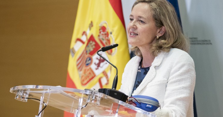 Archivo - La vicepresidenta primera y ministra de Asuntos Económicos y Transformación Digital, Nadia Calviño, ofrece una rueda de prensa tras una reunión con las asociaciones financieras en la sede del Ministerio de Asuntos Económicos y Transformación Dig