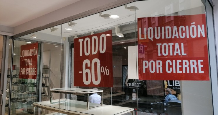 Archivo - Negocio en liquidación total por cierre.