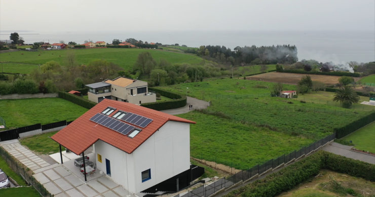 Casa Queta, vivienda con cubierta ventilada de teja cerámica 
