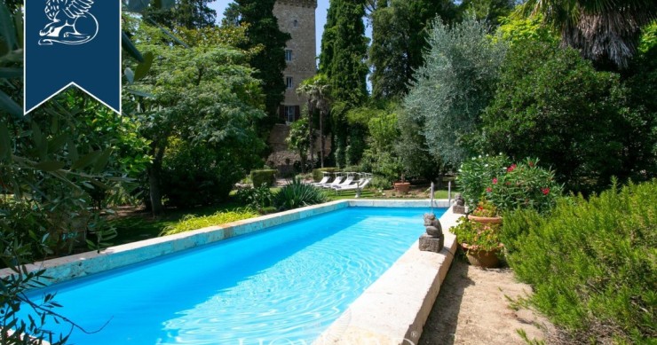 Piscina en el castillo del siglo XVIII