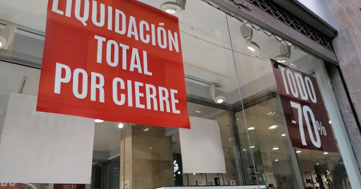 Archivo - Un establecimiento en liquidación por cierre