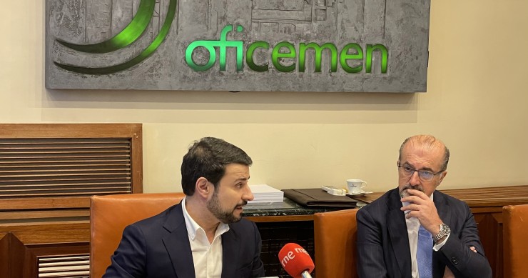 El presidente de Oficemen, José Manuel Cascajero, y su director general, Aniceto Zaragoza