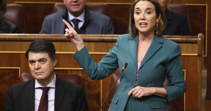 La portavoz del PP en el Congreso, Cuca Gamarra, interviene durante una sesión plenaria, en el Congreso de los Diputados