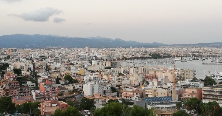 Archivo - Bloques de pisos en Palma, en una imagen de archivo.