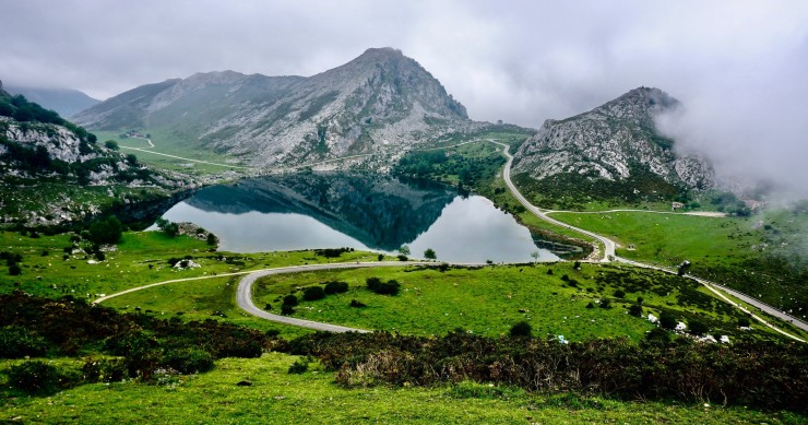 Covadonga è solo uno degli incredibili laghi di montagna della Spagna Covadonga è solo uno degli incredibili laghi di montagna della Spagna