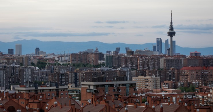 Archivo - El skyline de Madrid en abril de 2020.