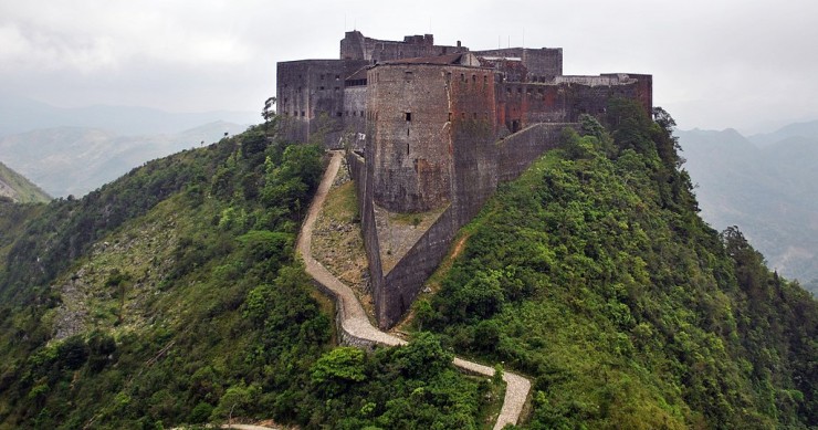 La fortaleza sobre la montaña