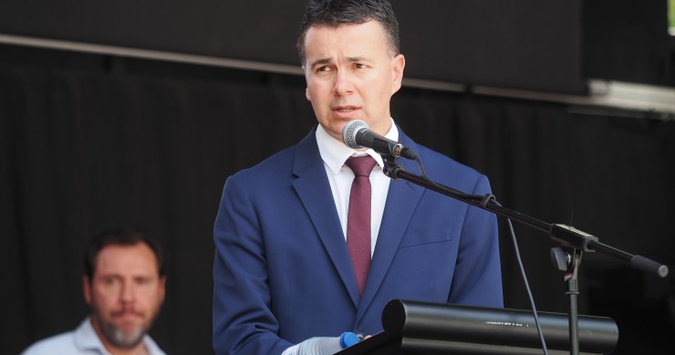 El ministro de Industria, Comercio y Turismo, Héctor Gómez, interviene durante su visita a la I Feria de la Tapa, en la Acera de Recoletos de Valladolid, a 16 de junio de 2023, en Valladolid, Castilla y León (España). 