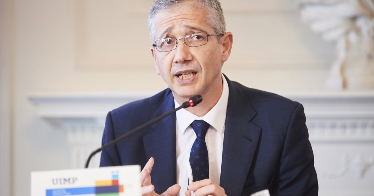 El Gobernador del Banco de España, Pablo Hernández de Cos, interviene durante la segunda jornada del curso de la APIE de la Universidad Internacional Menéndez Pelayo (UIMP), a 23 de junio de 2023, en Santander, Cantabria (España).