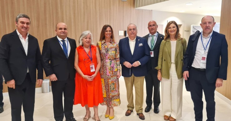 Foto grupal con varios de los ponentes de la jornada organizada por Fadei.