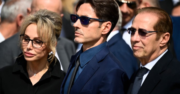 Los hijos de Silvio Berlusconi, Marina y Pier Silvio Berlusconi, durante el funeral de su padre