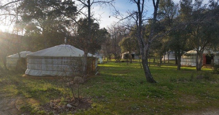 Finca con yurtas