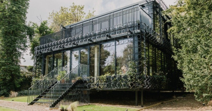 Between nature and the beach: a fantastic house in the village that Charles Dickens fell in love with