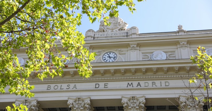Archivo - Exterior del Palacio de la Bolsa, a 30 de agosto de 2022, en Madrid (España).