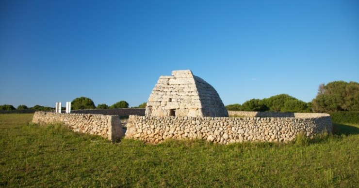 Navalots, the houses of the dead that we can visit in Menorca