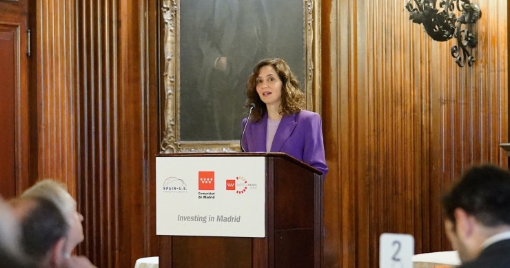 La presidenta de la Comunidad, Isabel Díaz Ayus en Nueva York durante el desayuno informativo que ha protagonizado este lunes organizado por Spain-Us Chamber of Commerce e Invest in Madrid bajo el título 'Madrid, líder en atracción de inversiones'.