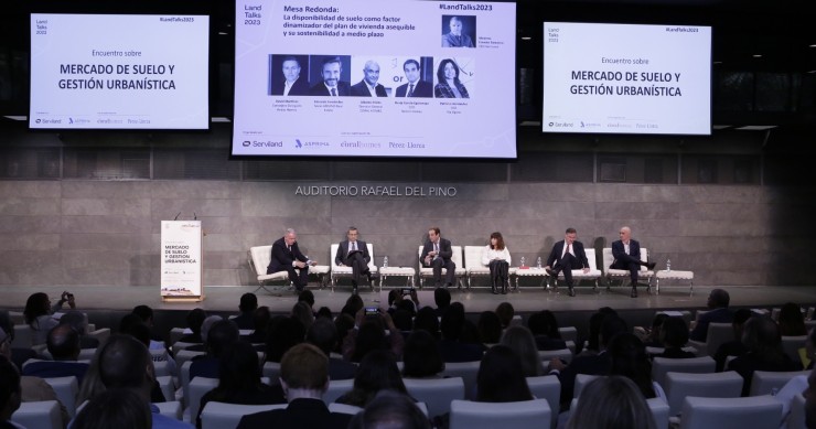Encuentro sobre 'Mercado de Suelo y Gestión Urbanística' en las jornadas 'Land Talks' organizadas por Serviland y Asprima.
