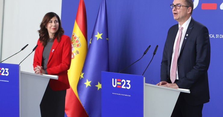 La secretaria de Estado de Turismo, Rosa Ana Morillo y el director General de Mercado Interior, Industria, Emprendimiento y Pymes (GROW) de la Comisión Europea, Hubert Martin, durante una rueda de prensa tras la reunión informal ministerial de Turismo.