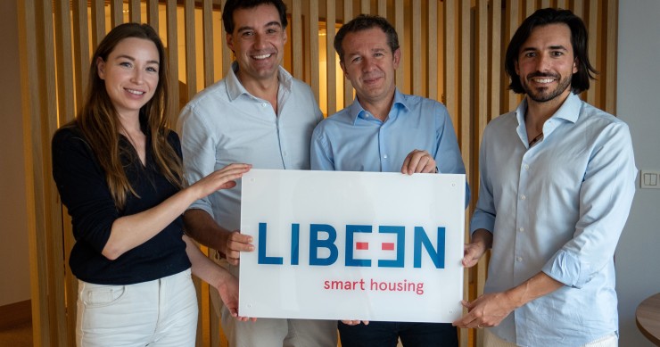 Juan Velayos (ex-CEO de Neinor Homes) se incorpora a Libeen al frente de las inversiones. En la foto aparece con los fundadores de la compañía, José Manuel Cartes y Sofía Iturbe.