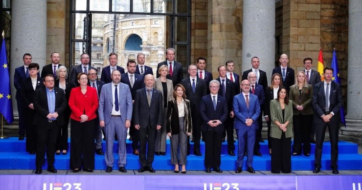 Foto de Familia de la Reunión Informal Ministerial de Vivienda y Agenda Urbana, celebrada en Laboral Ciudad de la Cultura, en Gijón.