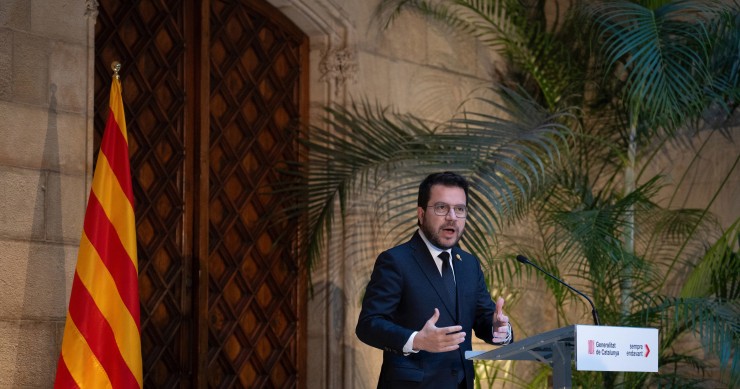 Archivo - El presidente de la Generalitat, Pere Aragonès, ofrece una rueda de prensa tras una recepción, en el Patio de Cuarrajes del Palau de la Generalitat, a 24 de octubre de 2023, en Barcelona, Catalunya (España). Aragonès ha recibido a los delegados 