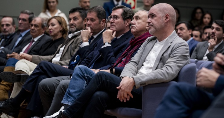 (I-D) El presidente de Cepyme, Gerardo Cuerva; el presidente de CEOE, Antonio Garamendi; el secretario general de UGT, Pepe Álvarez y el secretario general de CCOO, Unai Sordo, en la toma de posesión del cargo de Yolanda Díaz el pasado 21 de noviembre