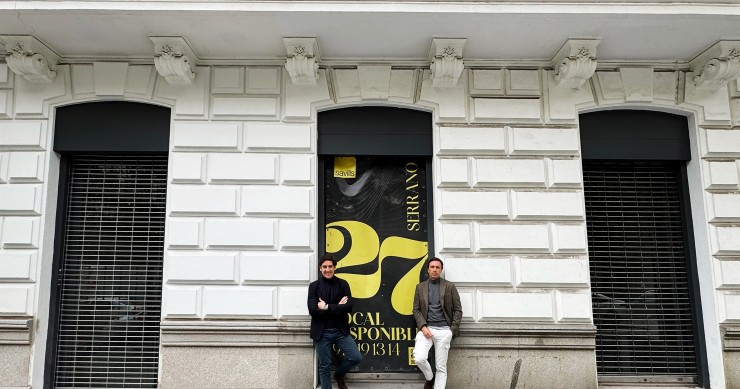 Pablo López, CEO de Silbon junto a Juan Jurado COO de Silbon en el exterior de la tienda de Serrano