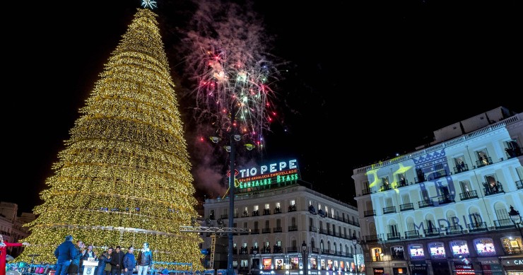 El espíritu de la Navidad inunda cada esquina de Madrid y se convierte en un reclamo para los turistas.